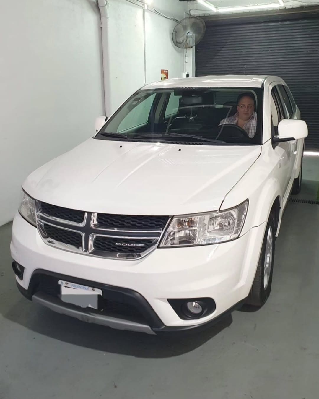 Mujer con Fiat Strada